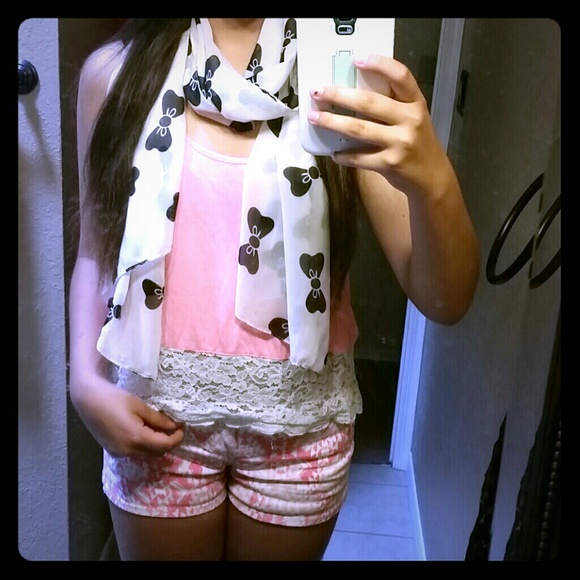 Scarf - Picture 1 of 2