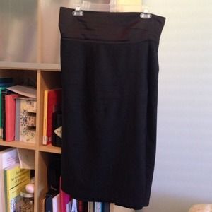 Elegant  BCBG MaxAzria satin waist pencil skirt