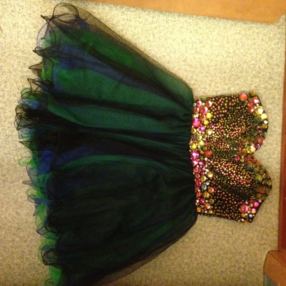 Tony bowls size 4 Homecoming dress