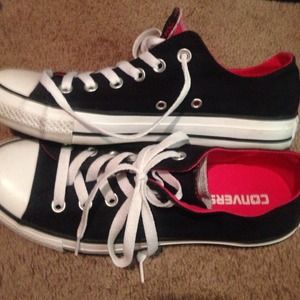 Women's size 8 Converse