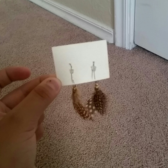 Earings - Picture 2 of 2