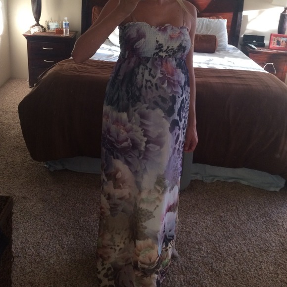 Beautiful flowy strapless long dress
