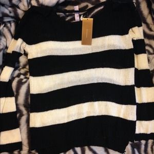 🎀 striped black & white sweater