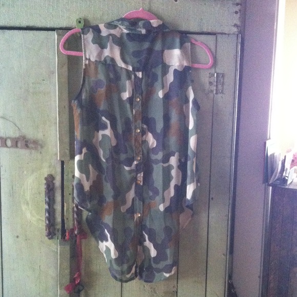 Army Print Hi Lo Chiffon Tank - Picture 2 of 2