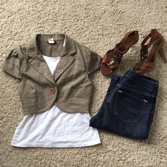 Wet Seal Tops - 💥FINAL PRICE💥 Adorable plaid, cropped jacket!