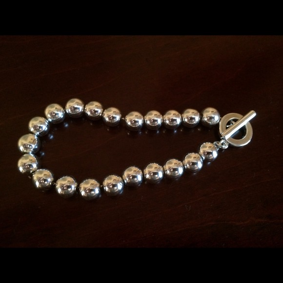 Silver bead bracelet with toggle clasp