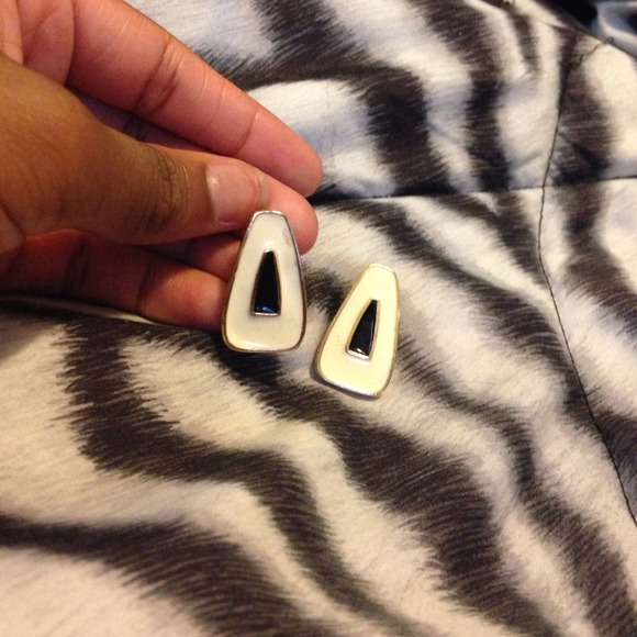 🎉BUNDLE🎉 Hoop earrings&studs 💁 - Picture 4 of 4