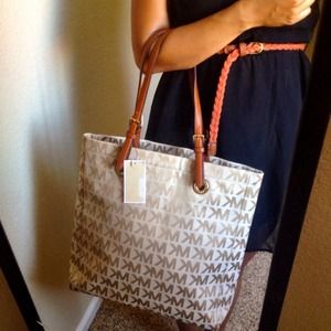 NWT Michael Kors Jet Set Item Tote (NO TRADES)