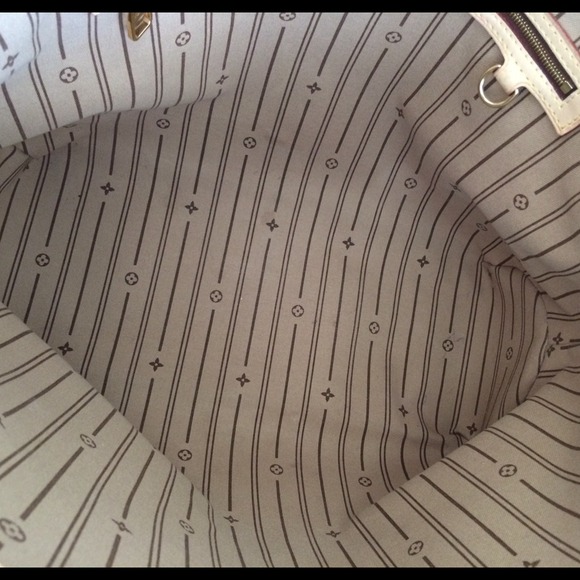 SOLD👏Authentic. Louis Vuitton delightful pm - Picture 2 of 4