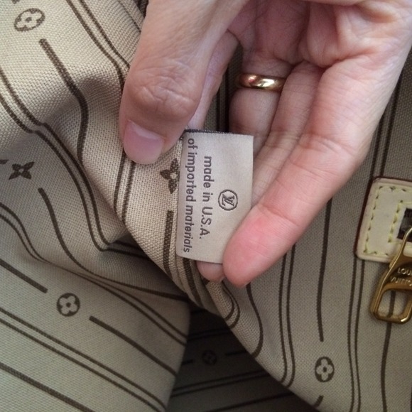 SOLD👏Authentic. Louis Vuitton delightful pm - Picture 3 of 4