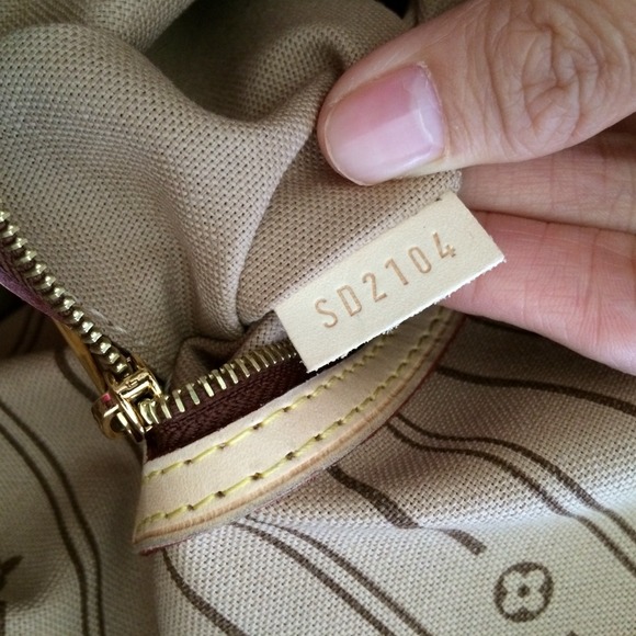 SOLD👏Authentic. Louis Vuitton delightful pm - Picture 4 of 4