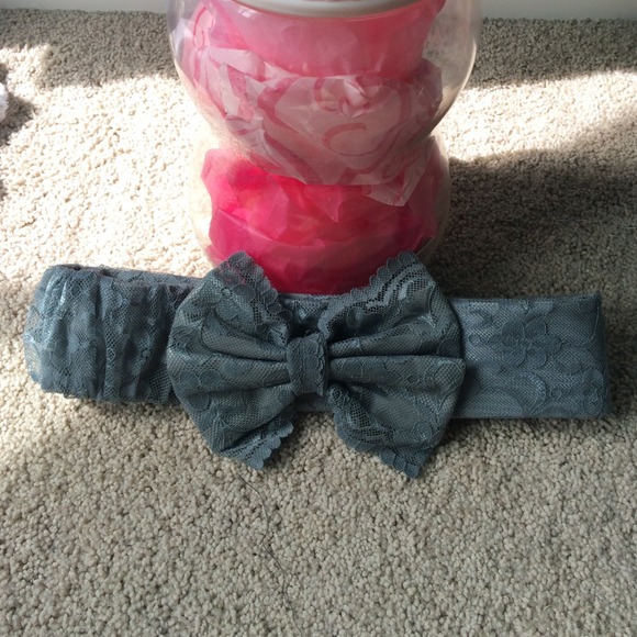 Gray lace belt