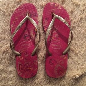 Havianas sandals size 6 in pink and gold