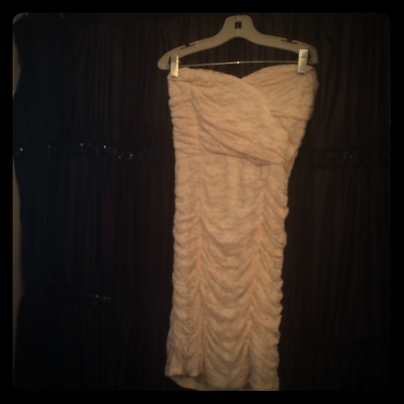 White strapless lace XXI cocktail dress