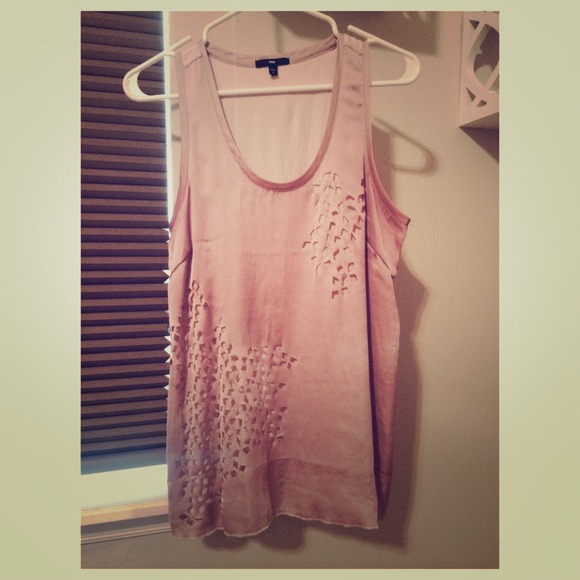 Gap silky tank with cutout design
