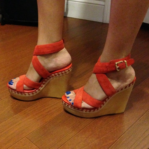 Vince Camuto Signature wedge sandal - red spice - Picture 2 of 4