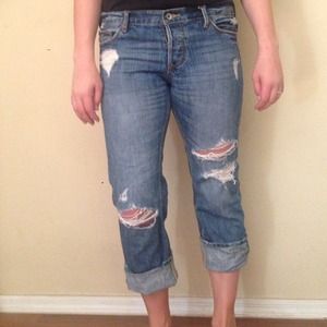 Adorable Hollister crop jeans. Fits like a 5!