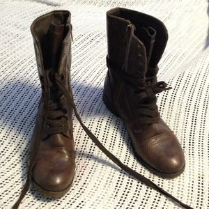 NWOT Brown Combat boots!