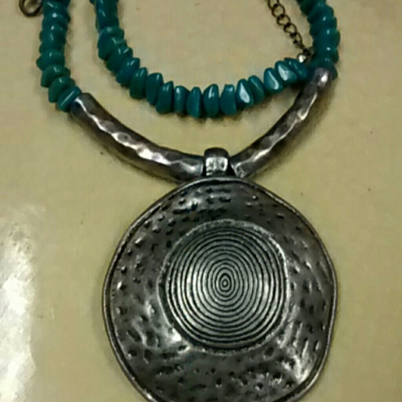 Nice necklace,stones not real - Picture 2 of 3
