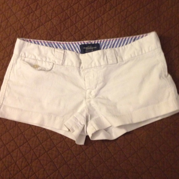 Cute white shorts!