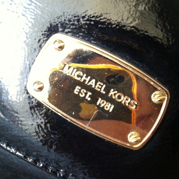 Michael Kors purse - Picture 2 of 4
