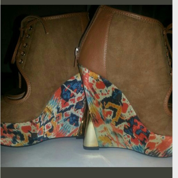 ✔✔✔SOLD                         Wedge Tie Bootie - Picture 2 of 3