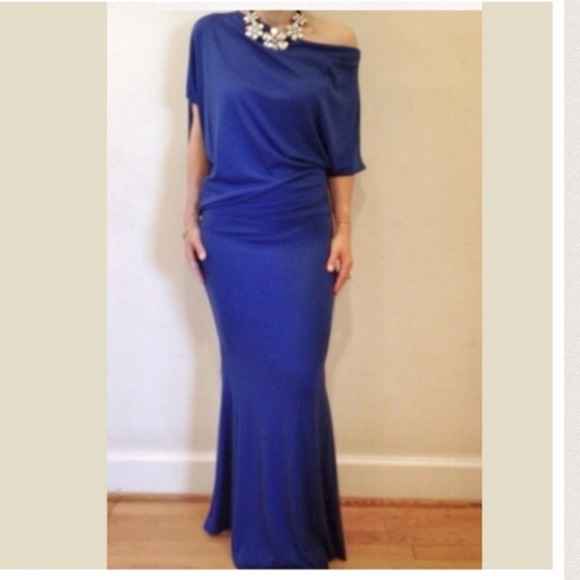 Dresses & Skirts - Off the shoulder stunning dress