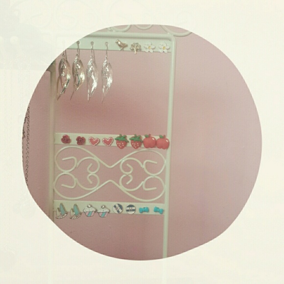 Free Gifts with Every Purchase! - Picture 3 of 4