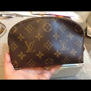 ⛔️⛔️SOLD⛔️⛔️Louis Vuitton make up pouch