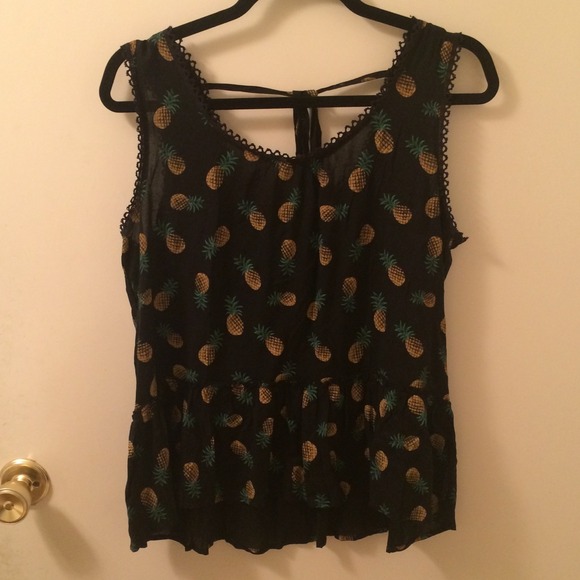 ❌Sold❌ Pineapple top - Picture 2 of 4