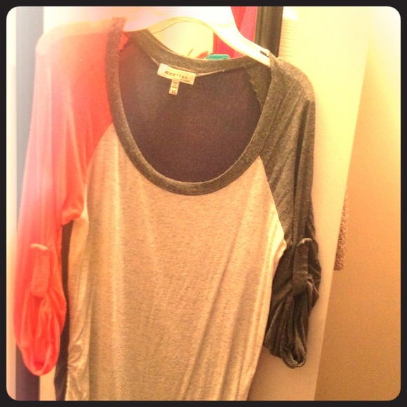 Shear silky baseball-tee style top