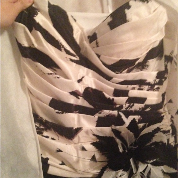 Black and white ball gown - Picture 2 of 3