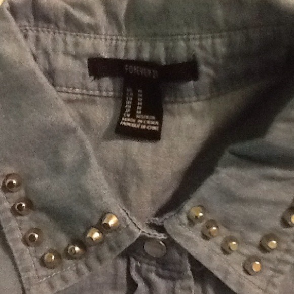 Forever 21 light denim colored button down 😻💕 - Picture 2 of 2