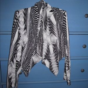 Drape-y crop abstract patterned blazer
