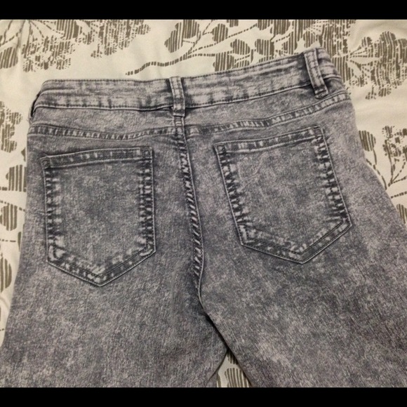 H&M Jeans - H&M Grey high waisted washed jeans H&M Jeans - H&M Grey high waisted washed jeans