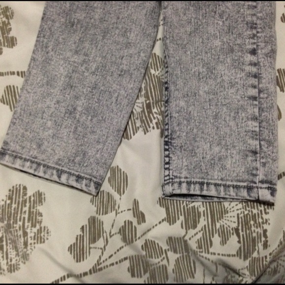 H&M Jeans - H&M Grey high waisted washed jeans H&M Jeans - H&M Grey high waisted washed jeans