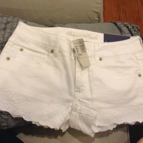 American Eagle white shorts