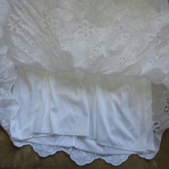 ??HP 7/13 ??Beautiful White Dress with tie band - Picture 4 of 4