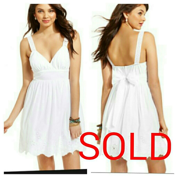 Trixxi Dresses & Skirts - ??HP 7/13 ??Beautiful White Dress with tie band