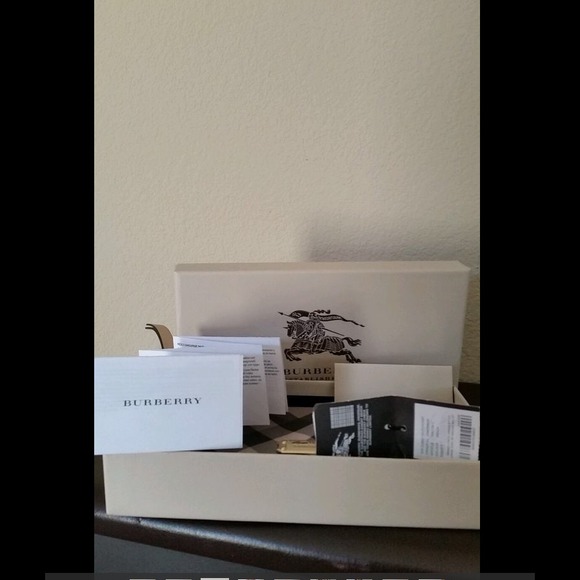Burberry wallet - Picture 2 of 2