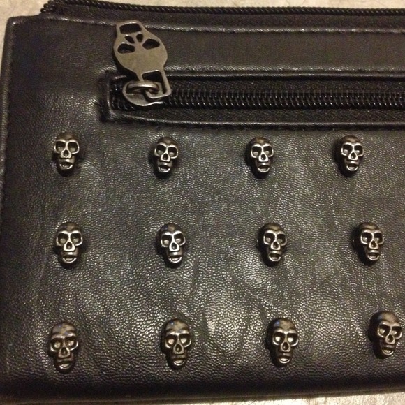 Black Skull Wallet/clutch - Picture 2 of 3