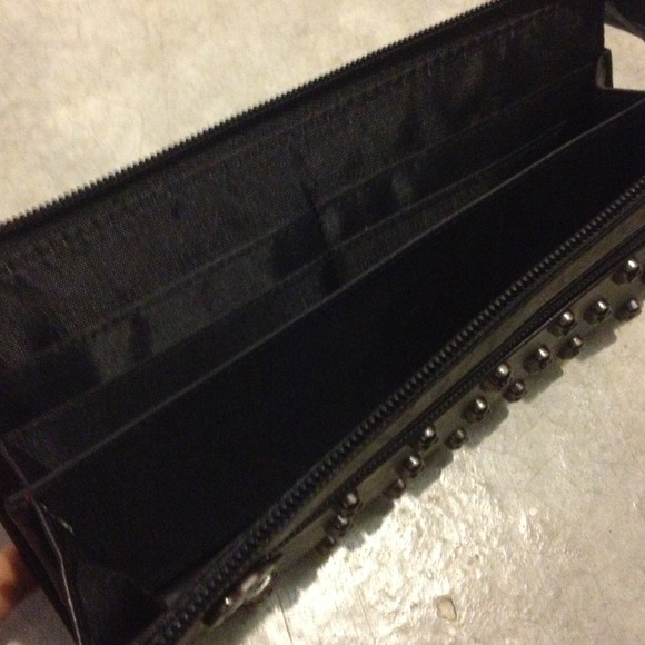 Black Skull Wallet/clutch - Picture 3 of 3