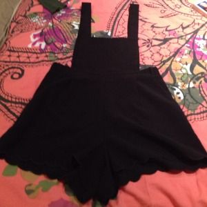 💕REDUCED💕LF Scalloped Overalls
