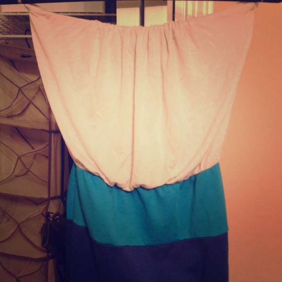 Fitted strapless dress.