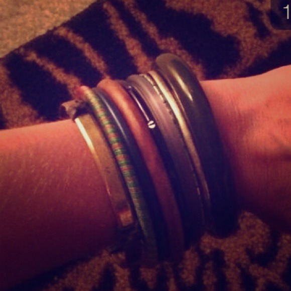 Assorted bangles - Picture 1 of 3
