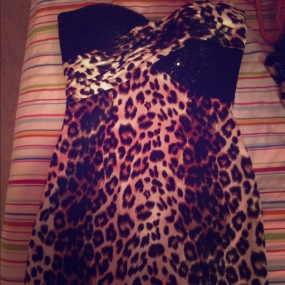 3/4 Dillard's cheetah dress - Picture 1 of 2