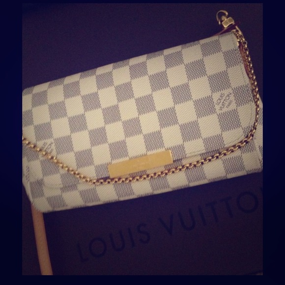 Lv cross body handbag!