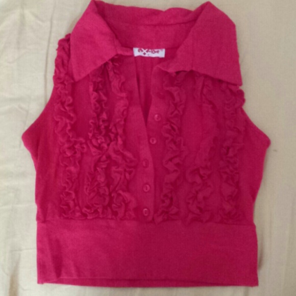 Red ruffle cropped shirt.