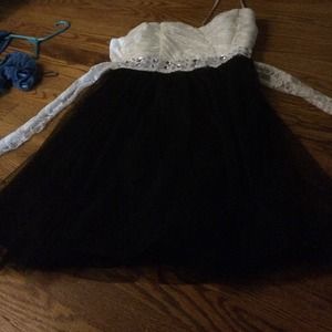 Delia's black and white dress
