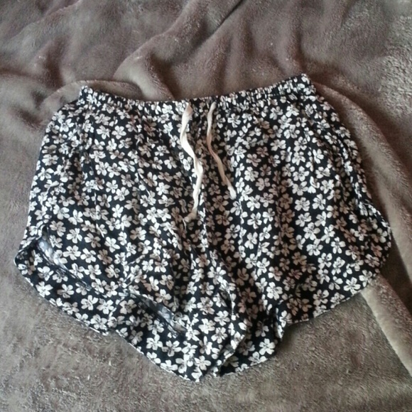 Brandy Melville Black and White Floral Eve Short